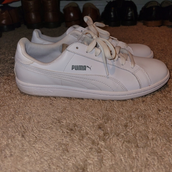 Puma sneakers size 10.5 - Picture 2 of 3